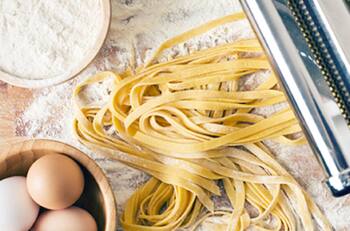 Receta de pasta fresca con solo dos ingredientes: Fácil, económica y lista en pocos minutos