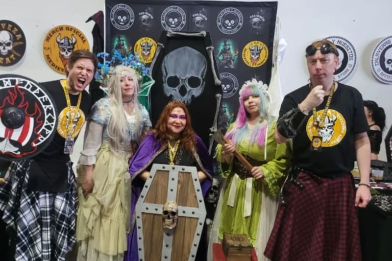 El evento contará con cospleyers, gastronomía temática, artesanos y muchas más sorpresas.
Créditos: IG @medievalpartyoficial.