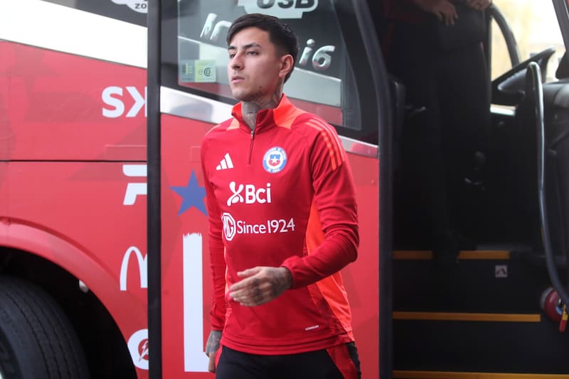 El volante se refirió a su futuro en La Roja. Foto: Agencia Aton.