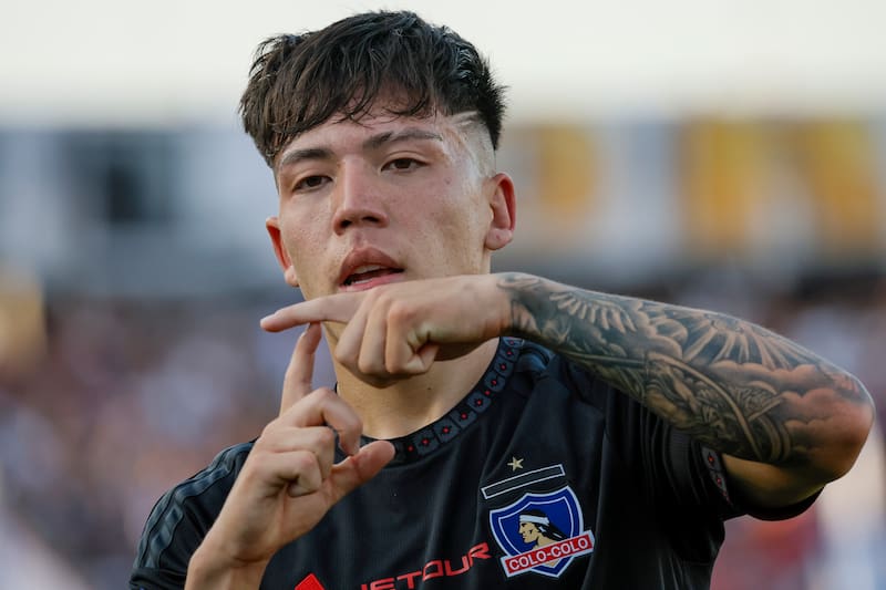 El delantero y su primer gol oficial en Colo Colo. Foto: Agencia Aton.