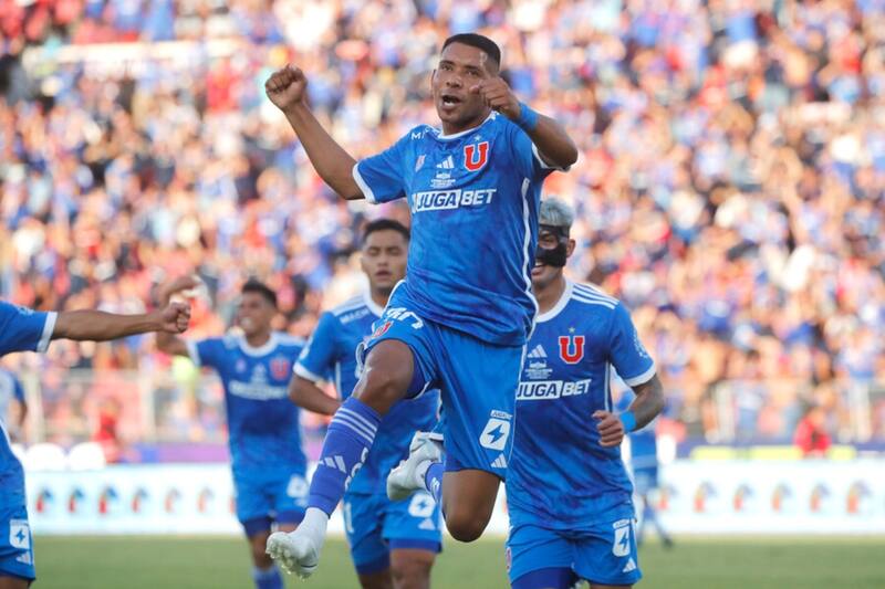 Cristián Palacios volvería a la titularidad ante Palestino. Foto: Photosport.