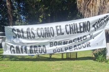 “Como el chileno traidor”: hinchas de Racing reciben con hostilidad a Maxi Salas en la Copa Argentina