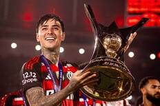 Culpan a Erick Pulgar por desatada fiesta de Flamengo con escorts y personas trans