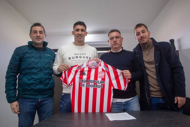 El chileno fue presentado en San Martín. Foto: @casmoficialok