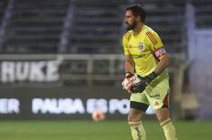 Advierten a Colo Colo sobre la necesidad de traer a otro arquero que le compita a Fernando de Paul