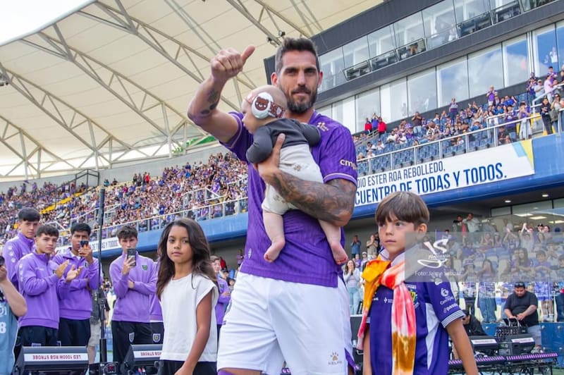 sufrió violenta encerrona junto a dos futbolistas más. Foto: @joaquinlarrivey9