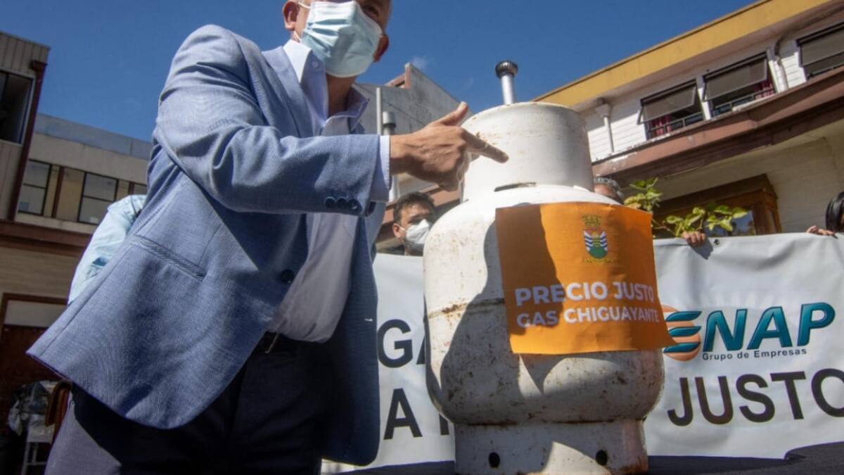 ¿Fin al gas popular?: Contraloría advierte que municipalidades no tienen facultades para vender gas