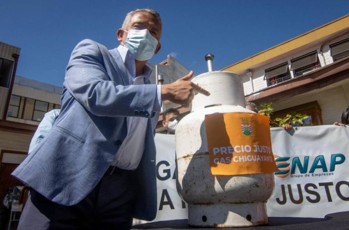 ¿Fin al gas popular?: Contraloría advierte que municipalidades no tienen facultades para vender gas