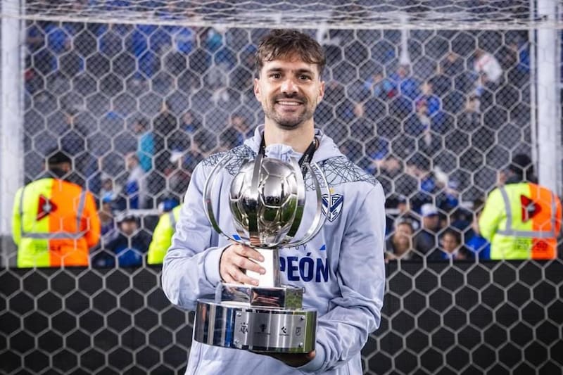 El futbolista argentino es capitán en Vélez Sarsfield, donde ha sido campeón tres veces.