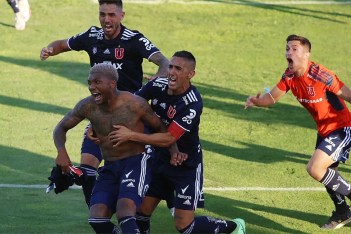 Universidad de Chile le da vuelta el partido a La Calera y se genera la icónica imagen de Junior Fernandes.