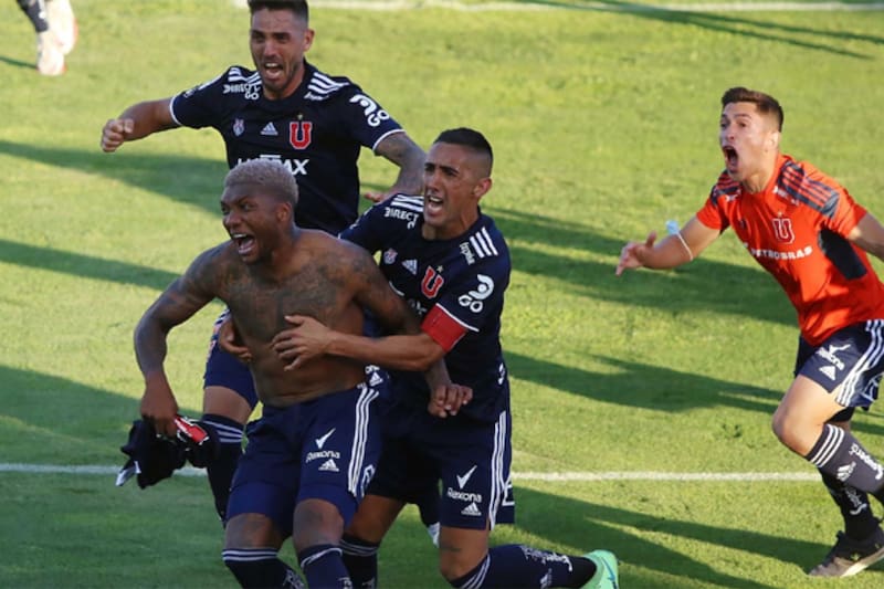 Universidad de Chile le da vuelta el partido a La Calera y se genera la icónica imagen de Junior Fernandes.