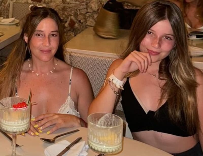 Valentina Saini junto a su hija Matilda en sus recientes vacaciones. Créditos: Insatgram