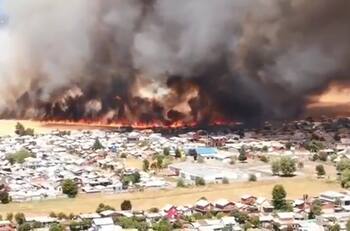 VIDEO | Enorme incendio forestal en Vilcún consume 9 viviendas