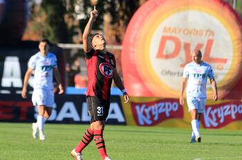 Isaac Díaz amargó la tarde de Santiago Wanderers y remontó un 0-3 junto a Rangers con este triplete
