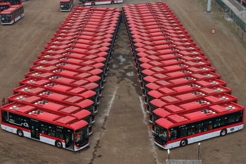 La medida se debe a una serie de trabajos de mejoramientos de las calles que se está realizando en una popular comuna de la zona central. Créditos: Javier Torres/Aton Chile.