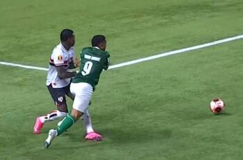 Ex figura de Manuel Pellegrini debutó con polémica en Brasil