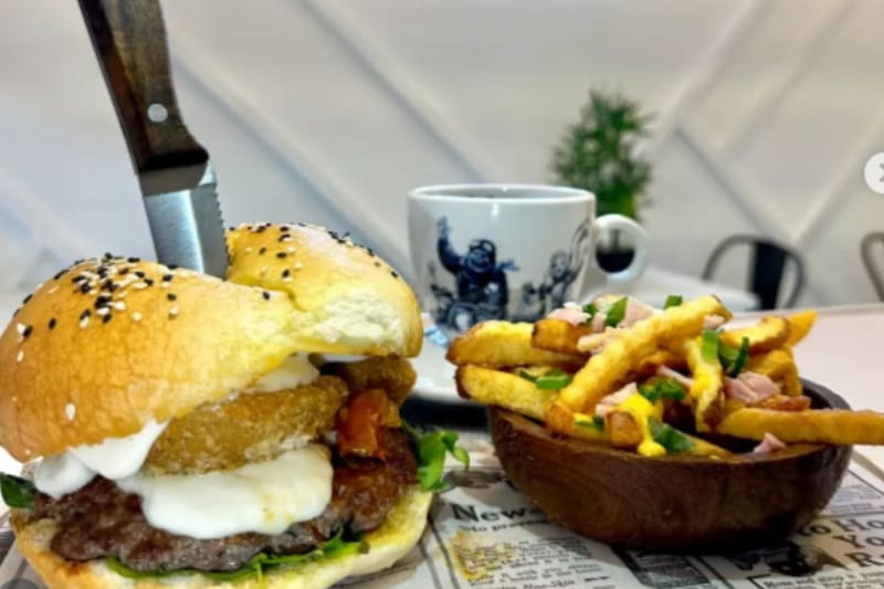 La idea de Alejandro Vega surgió luego de comenzar a cuestionarse su camino en el periodismo. Foto: Instagram Hamburqueta.