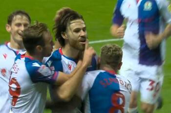 VIDEO | Ben Brereton se lució con tremendo control y asistencia para sentenciar la victoria del Blackburn Rovers