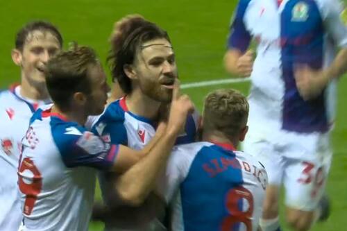 VIDEO | Ben Brereton se lució con tremendo control y asistencia para sentenciar la victoria del Blackburn Rovers