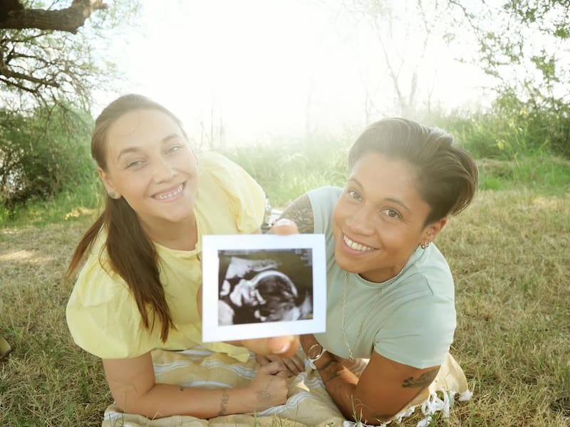 Grace Lazcano y Fernanda Pinilla anunciaron que serán madres. Foto: Instagram @fdapinilla
