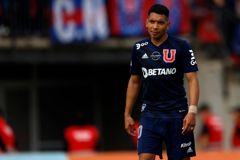 se lamenta en partido entre Universidad de Chile y Magallanes.