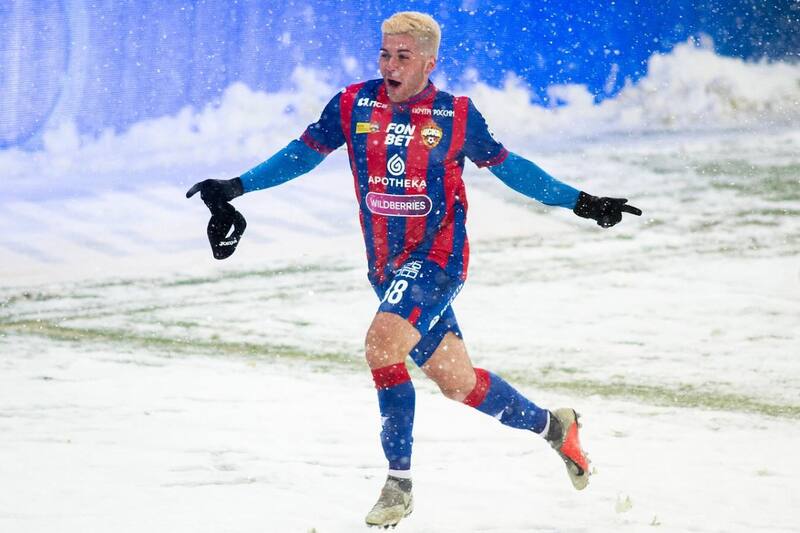 celebrando su gol en el CSKA de Moscú.