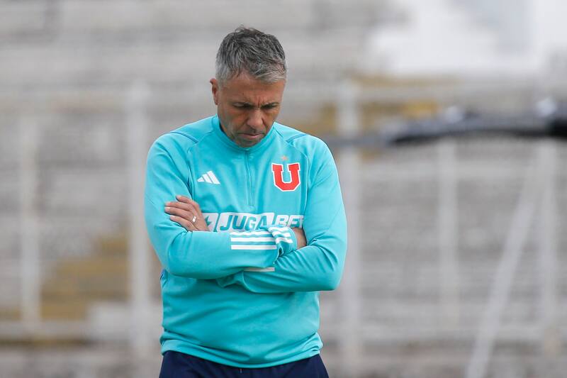 El entrenador de la U, Gustavo Alvarez.