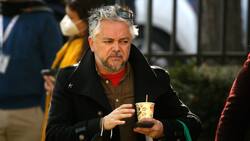 Baradit se retractó de sus dichos por agresión a convencionales RN y Gobierno afirmó que el escritor "desprecia las diferencias"