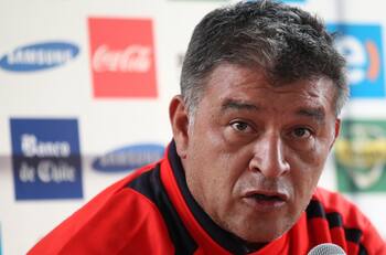 “Siempre critica a Colo Colo": Fanáticos albos se lanzan contra Claudio Borghi en el día de su cumpleaños