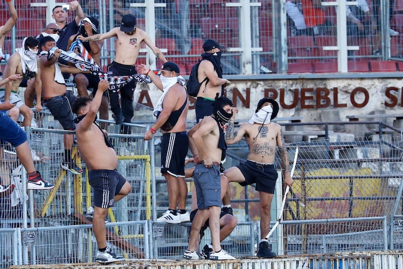 La Supercopa se suspendió por incidentes en las tribunas. Foto: Aton.