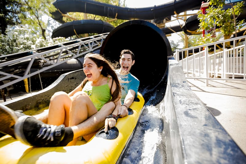 Desde parques de entretenciones hasta recintos más refrescantes.
Foto: Fantasilandia.