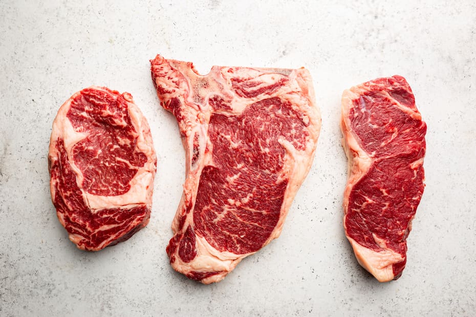 De acuerdo a la magíster, se desaconseja descongelar la carne a temperatura ambiente. Créditos: Freepik.