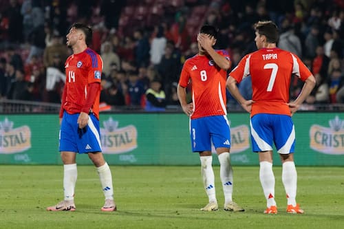 Desazón total de los futbolistas de La Roja, tras caer ante Brasil. Foto: Felipe Escobedo/En Cancha.