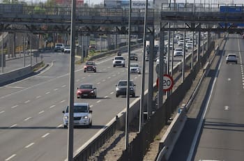 Llaman a no circular por la berma en desplazamientos por Fiestas Patrias: esta es la multa que puedes recibir