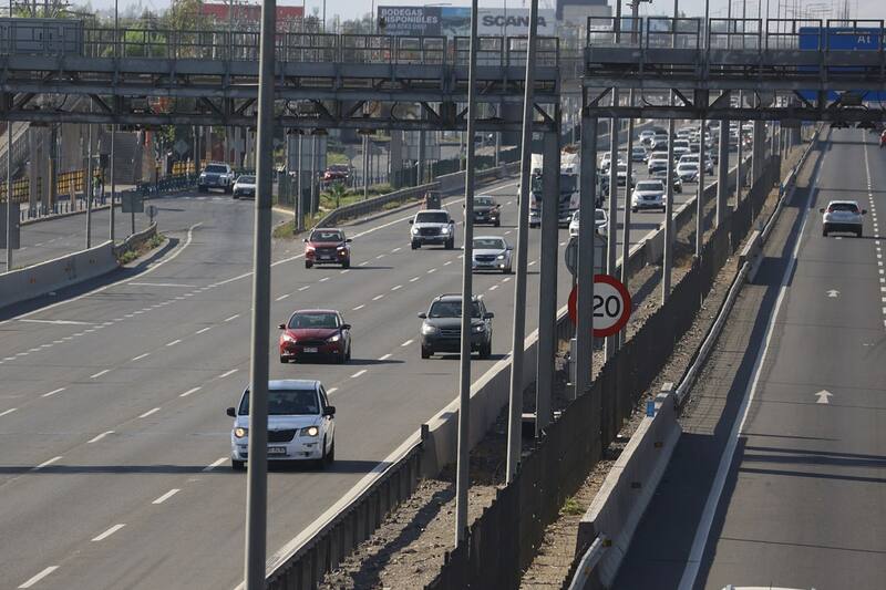 Estas son las razones para no utilizar la berma como carril.