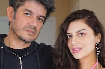 Kathy Contreras mostró con emoción los regalos de cumpleaños que recibió de su pareja, Erich Muñoz