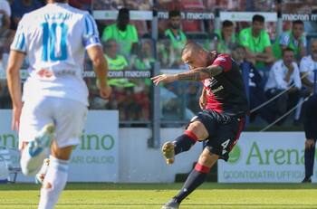 Radja Nainggolan se despachó este golazo en victoria de Cagliari