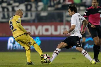 El "Pitbull" Camargo: "El fútbol es de contacto, festejar con los codos es para la TV"