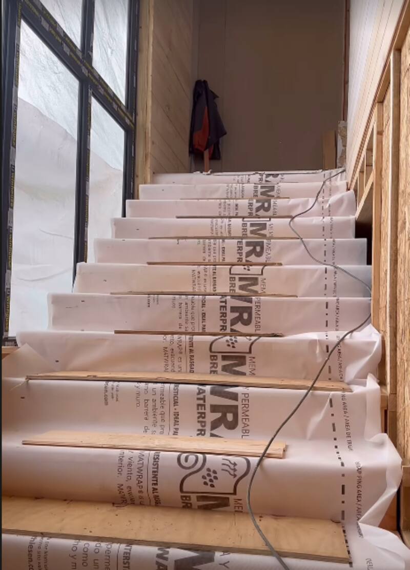 Vanesa Borghi mostró que su casa tendrá segundo piso.