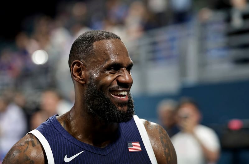 Lebron James lideró el triunfo de Estados Unidos sobre Serbia.