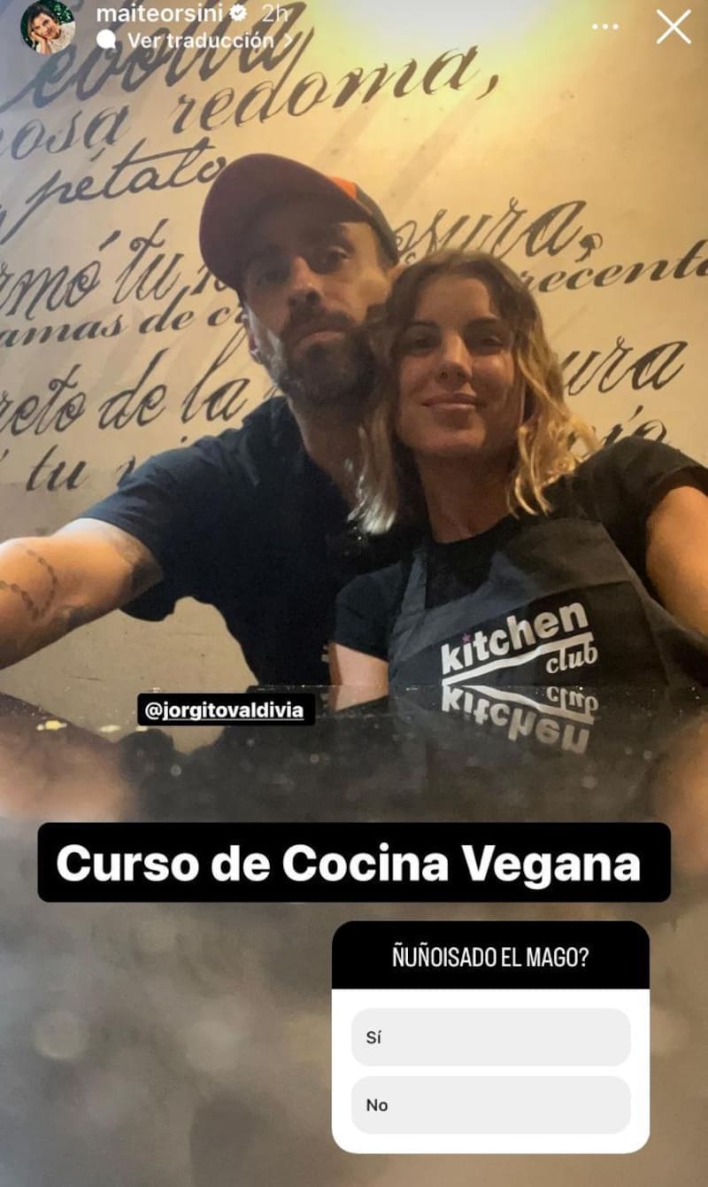 Maite Orsini y Jorge Valdivia en clases de cocina vegana.