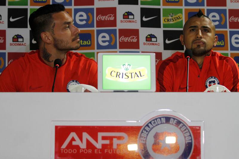 Johnny Herrera señaló que en el camarín de la U Pinilla no caía bien, al igual que con Vidal en Colo Colo. Foto: Aton.