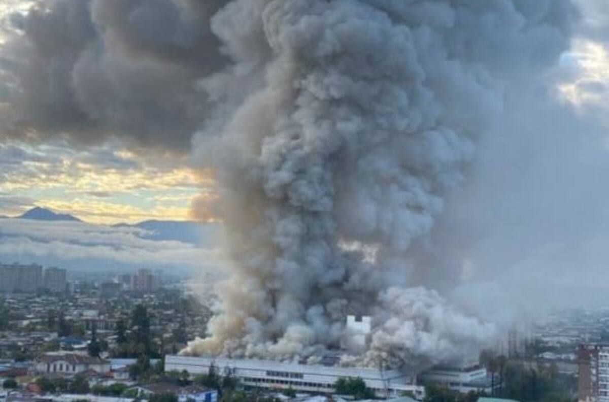 Terrible incendio afecta al Hospital San Borja: Se evacuaron funcionarios y pacientes