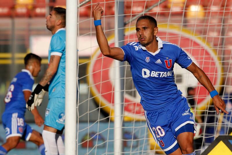 Federico Mateos es voz de mando en el mediocampo azul. Foto: Agencia Aton.