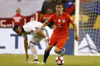 "Luché hasta el final": La dramática despedida del "Gato" Silva tras anunciar su retiro del fútbol