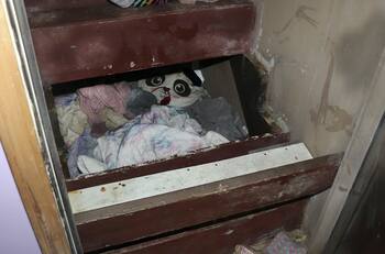 Encuentran bajo la escalera de una casa a niña que estaba desaparecida desde 2019