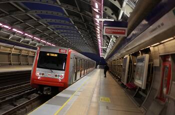 Manifestación en Metro de Santiago obligó a suspender el servicio en dos estaciones