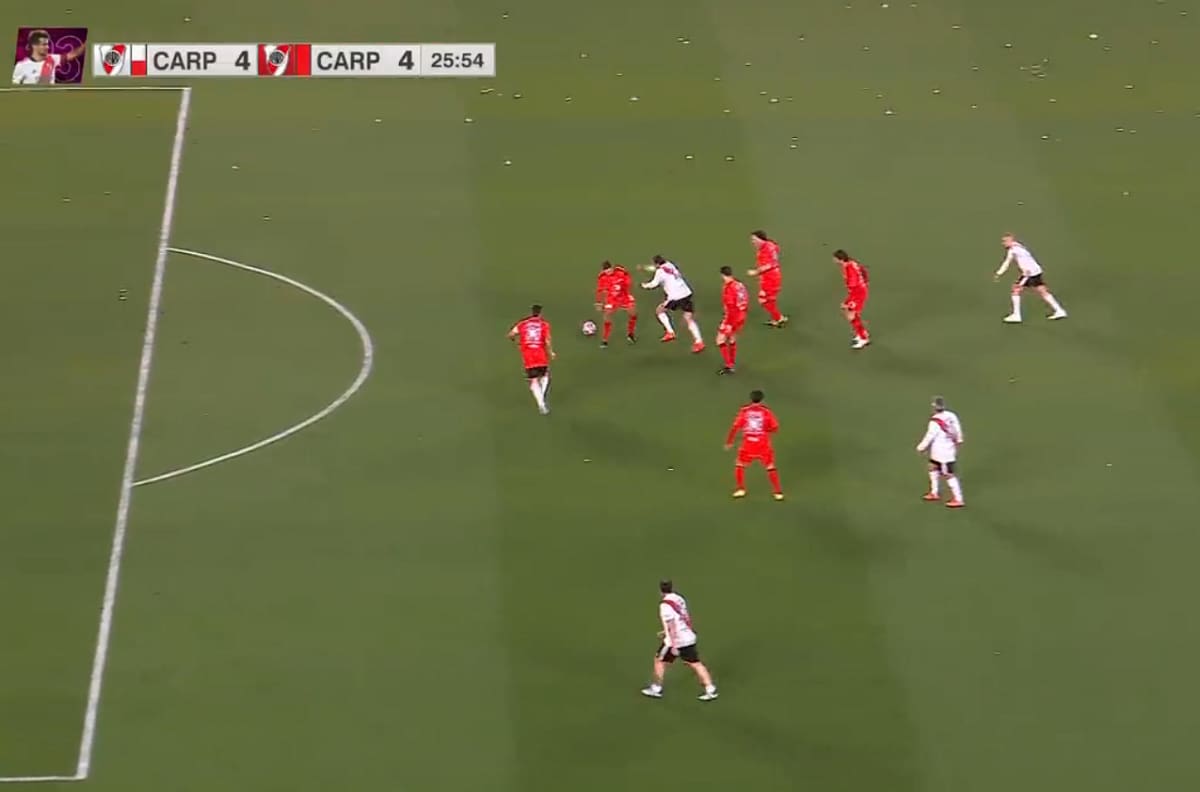 VIDEO l "Cierren el estadio": El mágico gol de Enzo Francescoli a sus 60 años en la despedida de Leonardo Ponzio