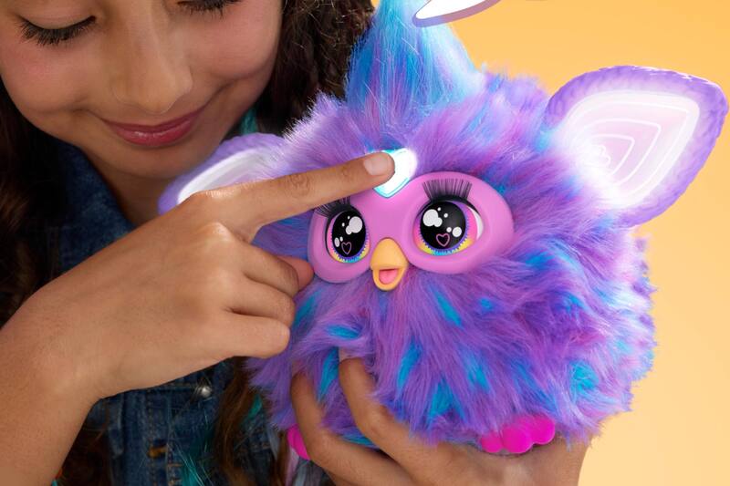 Tras seis años fuera del comercio, los furby volvieron y gloria y majestad como el juguete más pedido en esta Navidad.