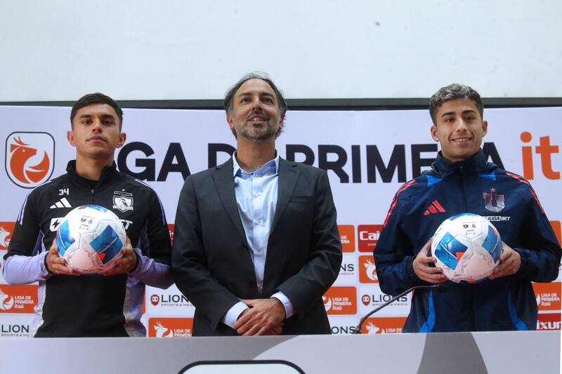 junto a Yamil Rajab, gerente de Ligas Profesionales de la ANFP. Foto: Aton.